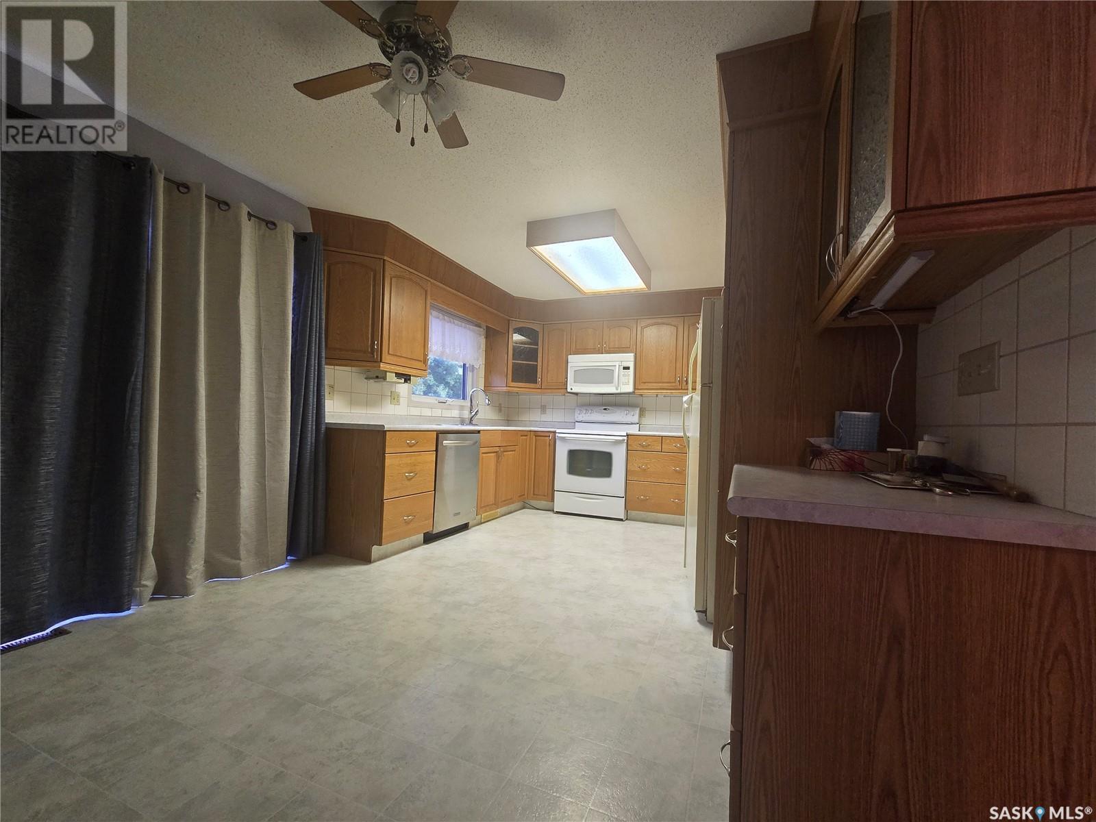 215 Heward Street, Stoughton, Saskatchewan  S0G 4T0 - Photo 3 - SK012948
