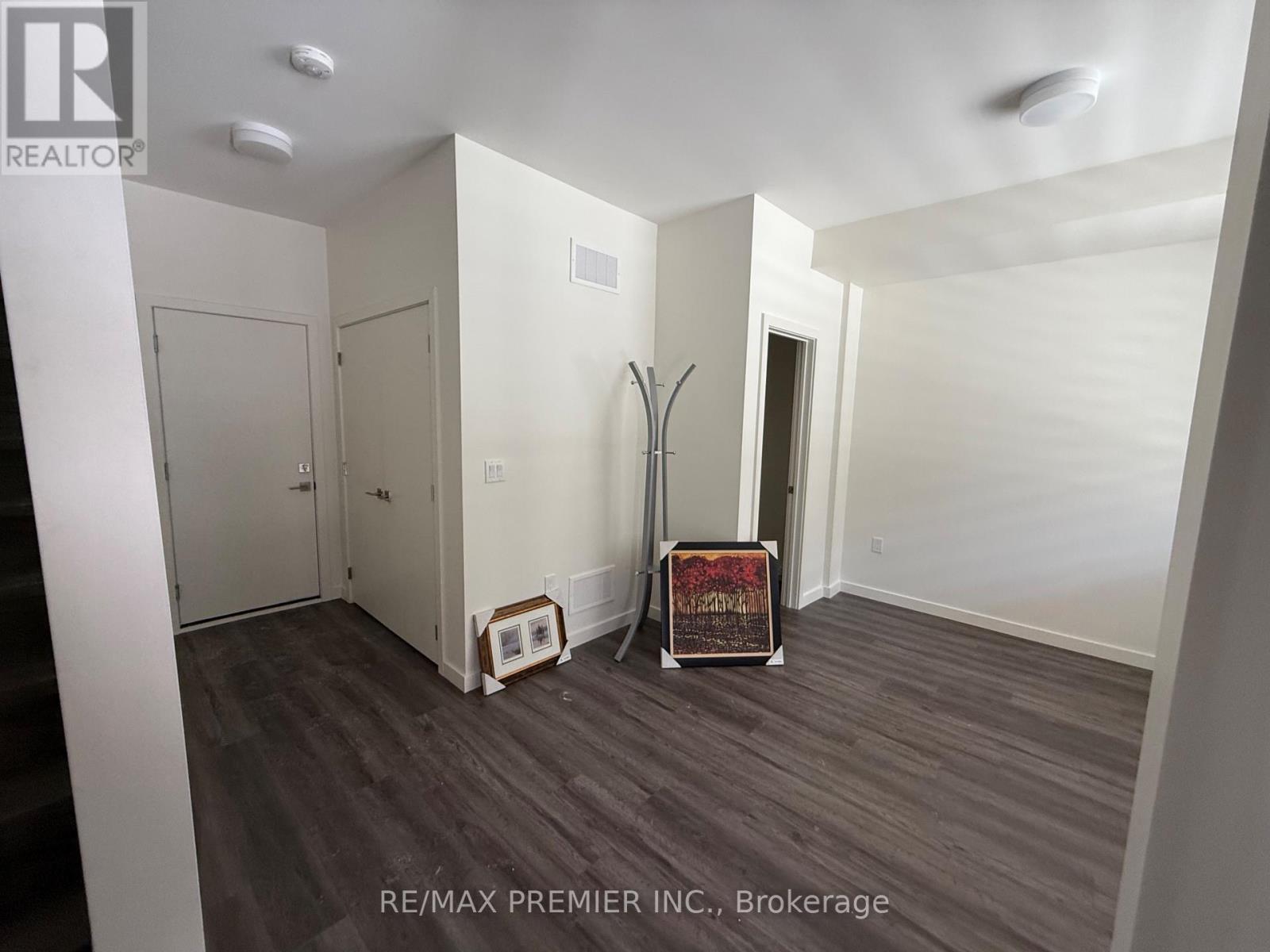 32 Rainwater Lane, Barrie, Ontario  L4N 9J6 - Photo 2 - S12295462