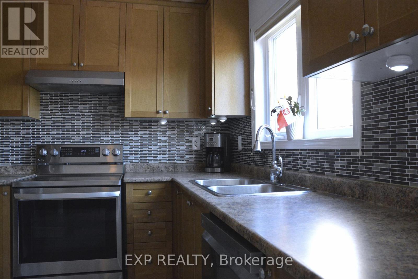 116 Goldham Way, Halton Hills, Ontario  L7G 0C8 - Photo 9 - W12295445