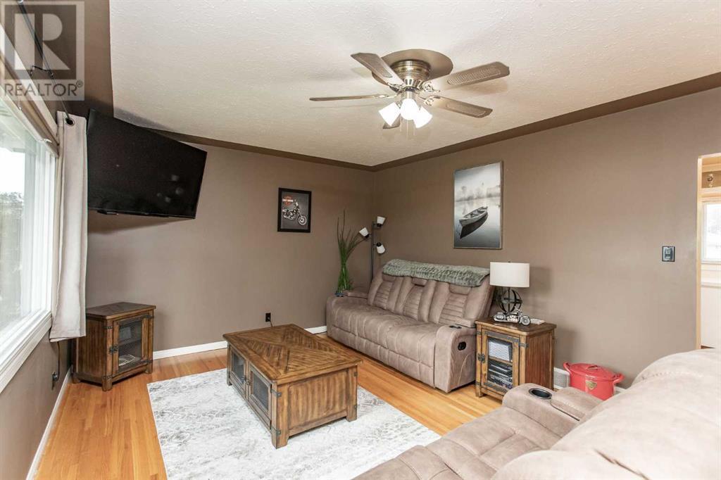 Property at 5552 35 Street image 2