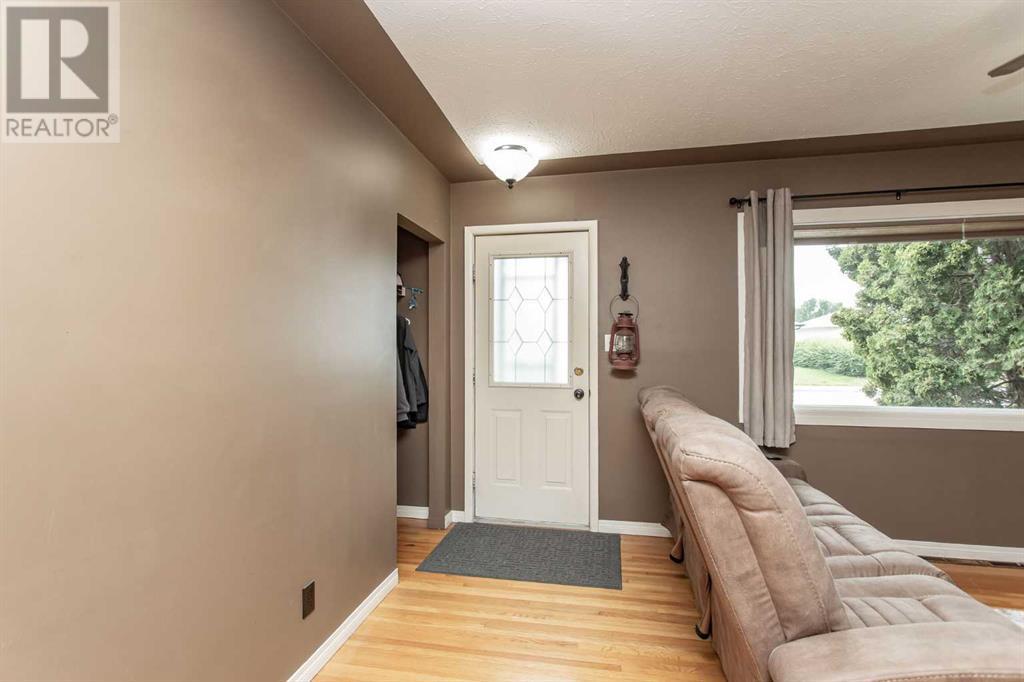 Property at 5552 35 Street image 5