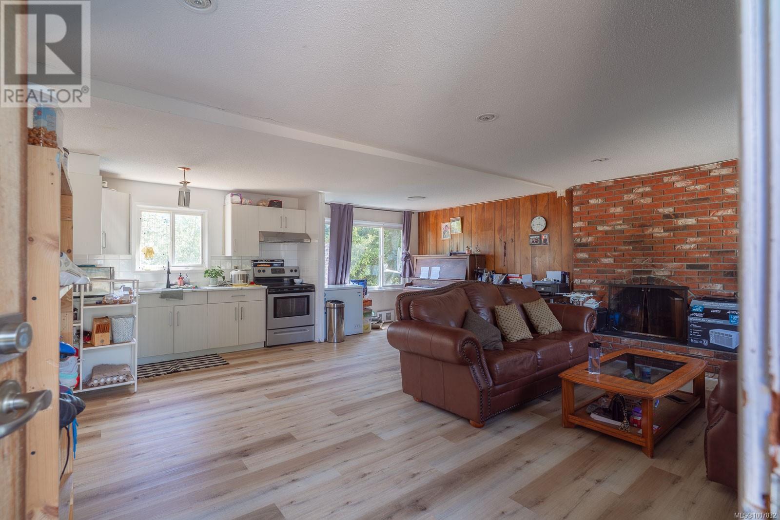 7405 Lantzville Rd, Lantzville, British Columbia  V0R 2H0 - Photo 2 - 1007832