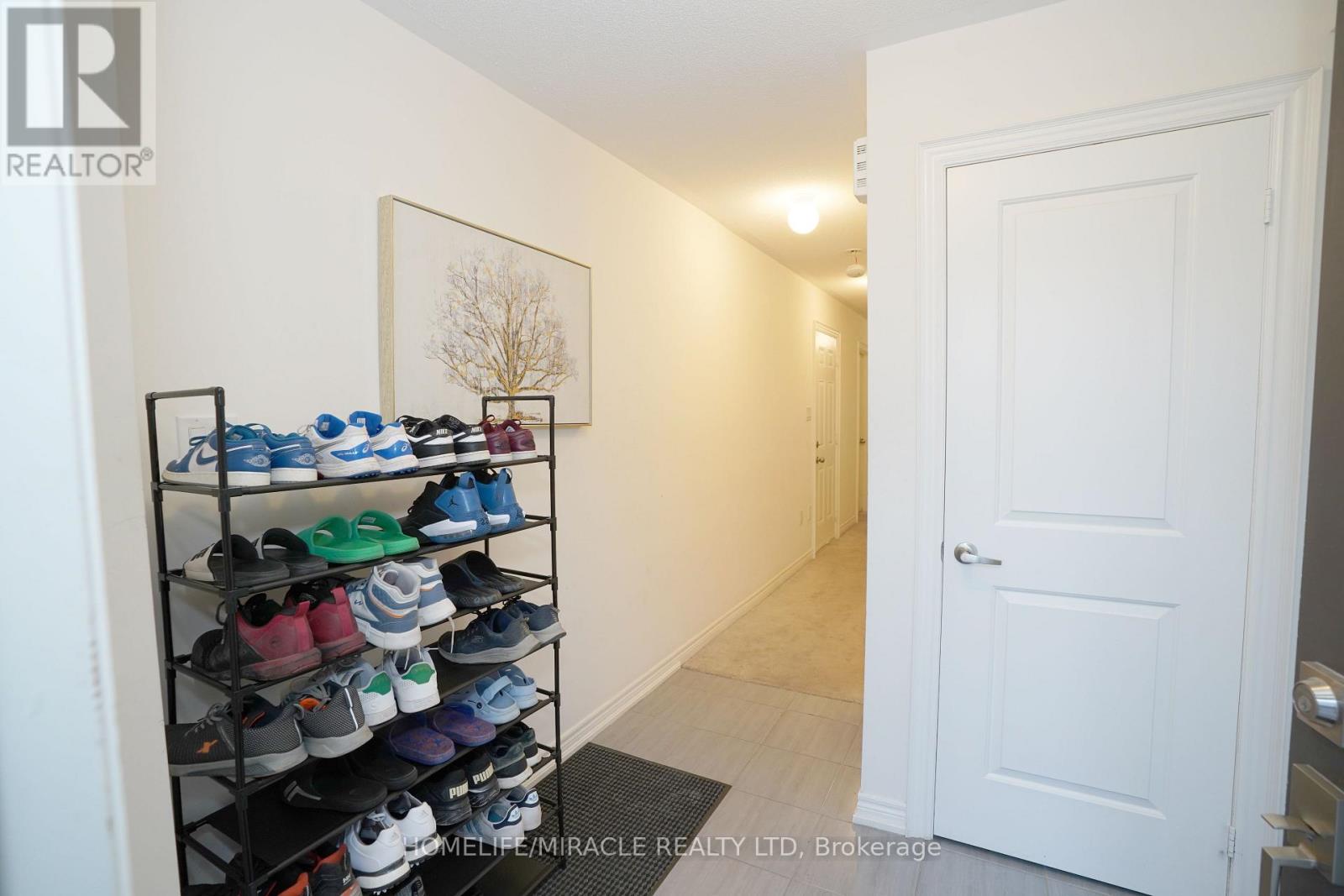 2 Queenpost Drive, Brampton (Credit Valley), Ontario  L6Y 6L2 - Photo 5 - W12280876