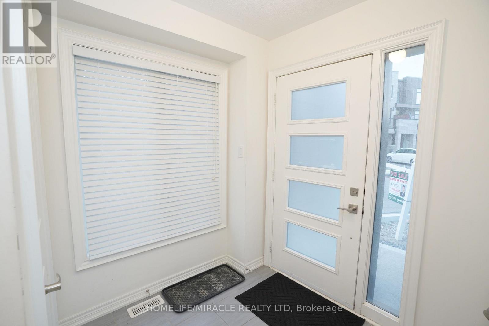 2 Queenpost Drive, Brampton (Credit Valley), Ontario  L6Y 6L2 - Photo 4 - W12280876