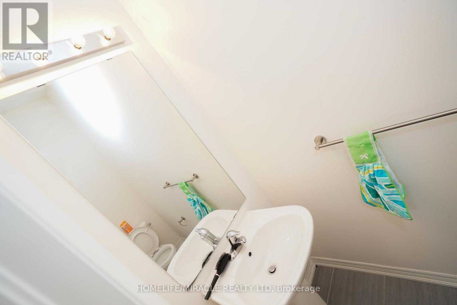 2 Queenpost Drive, Brampton (Credit Valley), Ontario  L6Y 6L2 - Photo 20 - W12280876