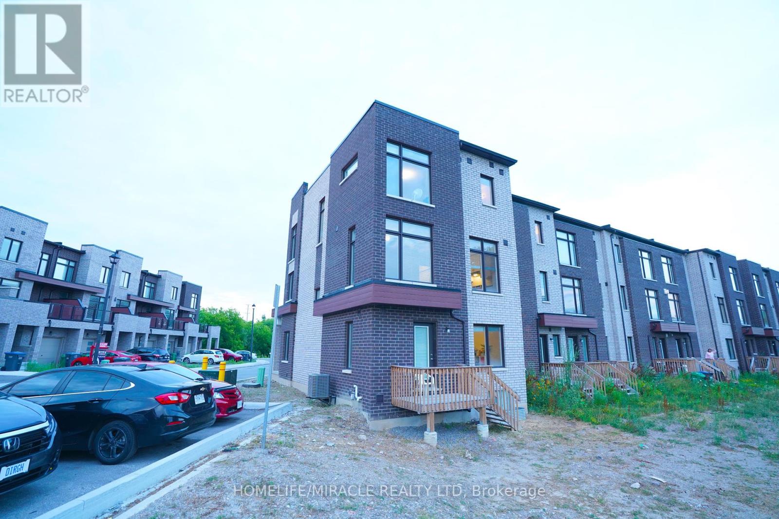 2 Queenpost Drive, Brampton (Credit Valley), Ontario  L6Y 6L2 - Photo 45 - W12280876