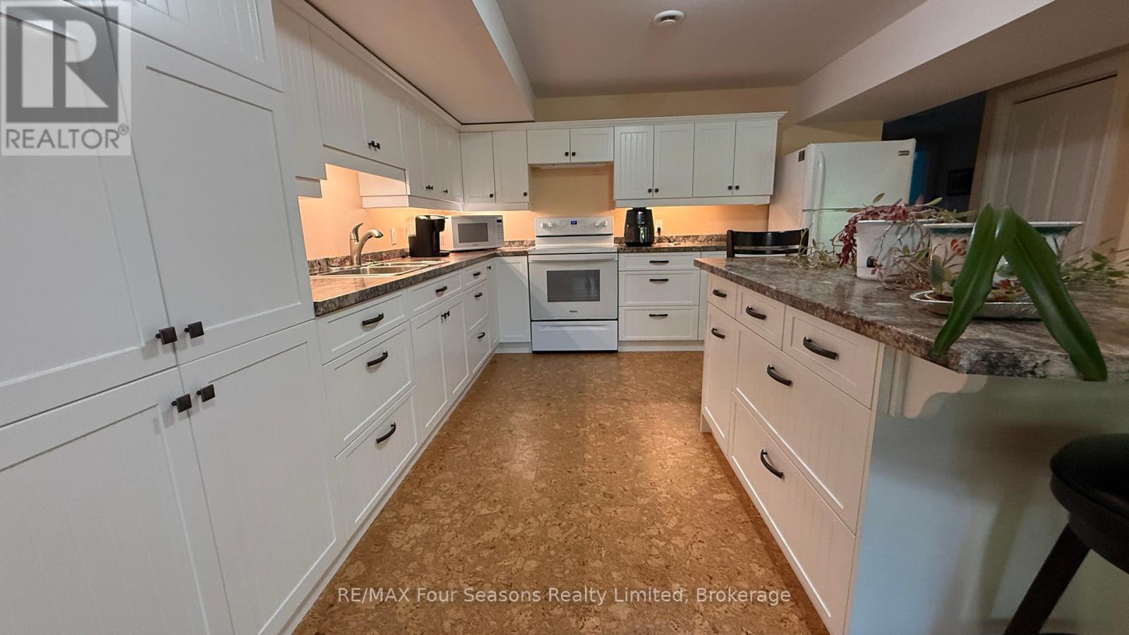 229 S Rankin Street, Saugeen Shores, Ontario  N0H 2L0 - Photo 39 - X12062589