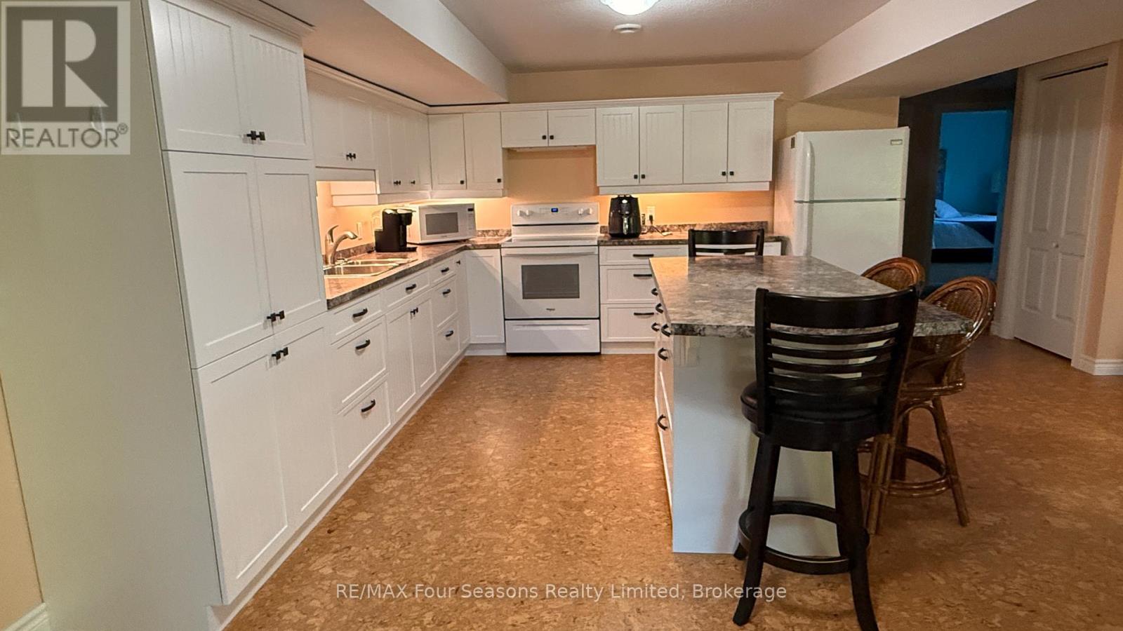 229 S Rankin Street, Saugeen Shores, Ontario  N0H 2L0 - Photo 43 - X12062589