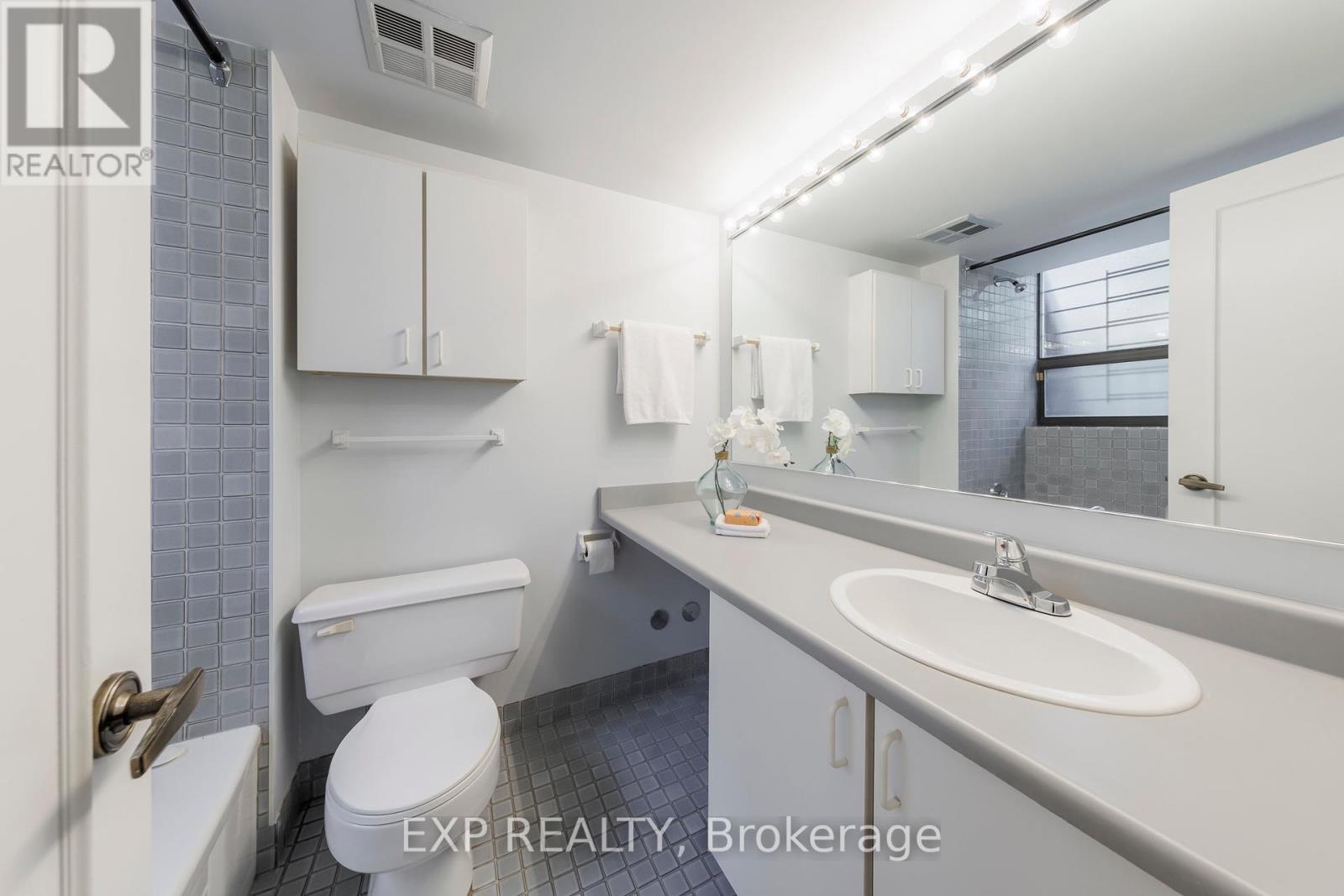 25 Dundonald Street, Toronto, Ontario  M4Y 1K3 - Photo 22 - C12295516