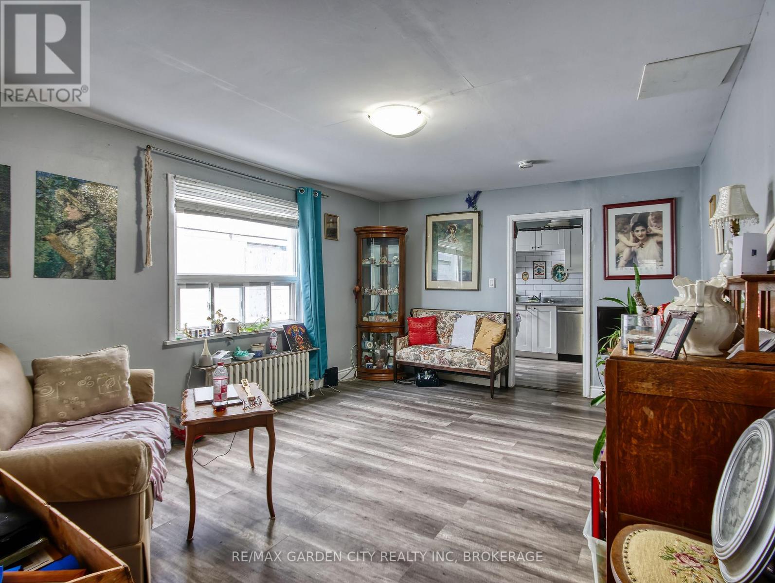 144 Welland Avenue, St. Catharines, Ontario  L2R 2N6 - Photo 6 - X12295524