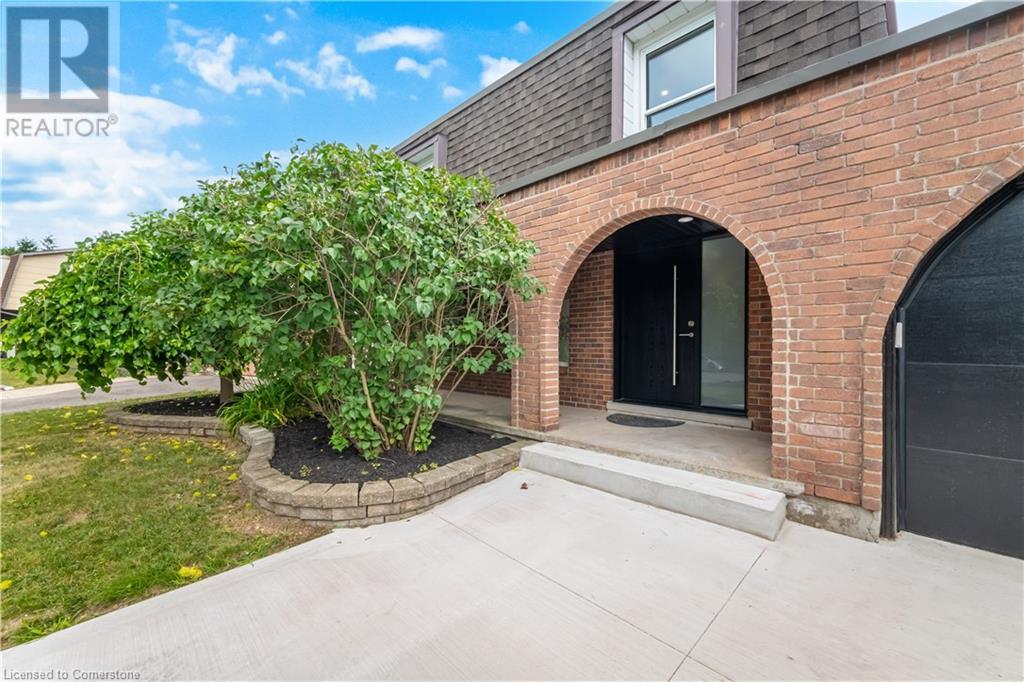 Property at 20 ROSENEATH Crescent image 2