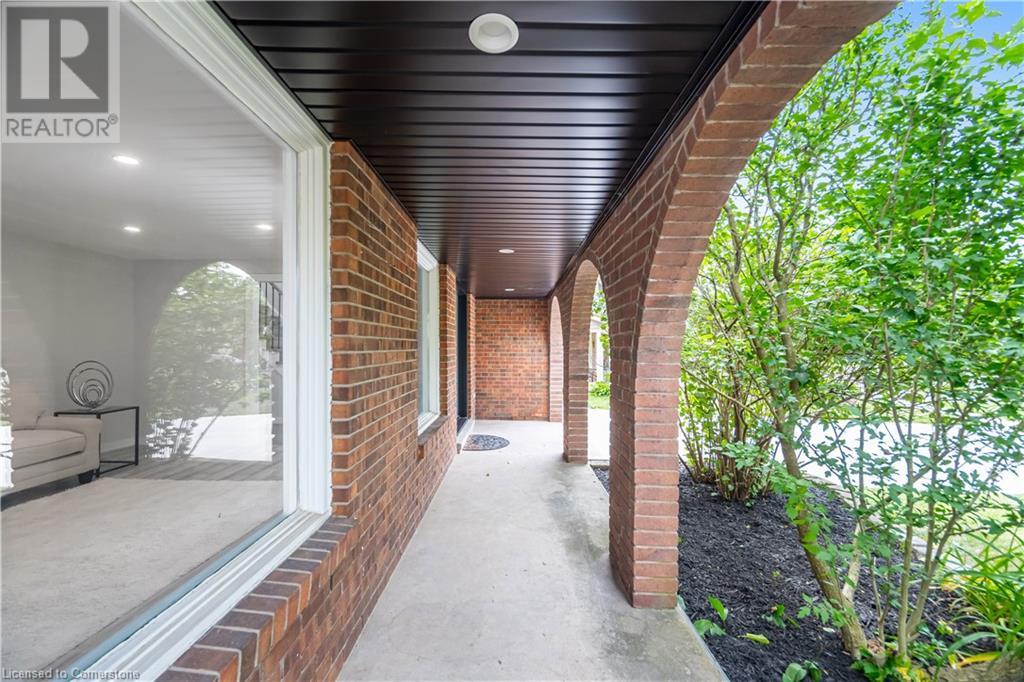 Property at 20 ROSENEATH Crescent image 3