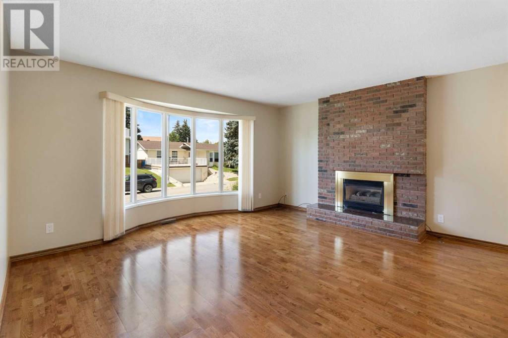 Property at 5003 Vantage Crescent NW image 3