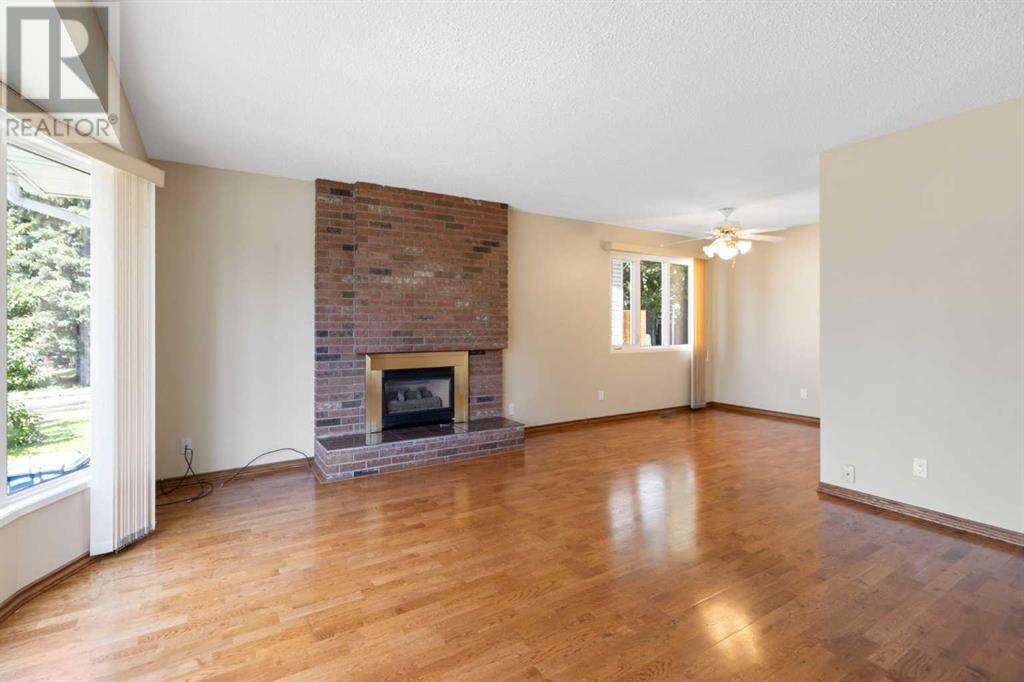 Property at 5003 Vantage Crescent NW image 2
