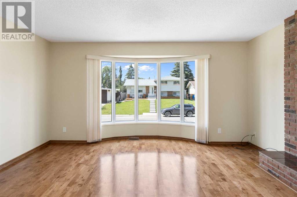 Property at 5003 Vantage Crescent NW image 4