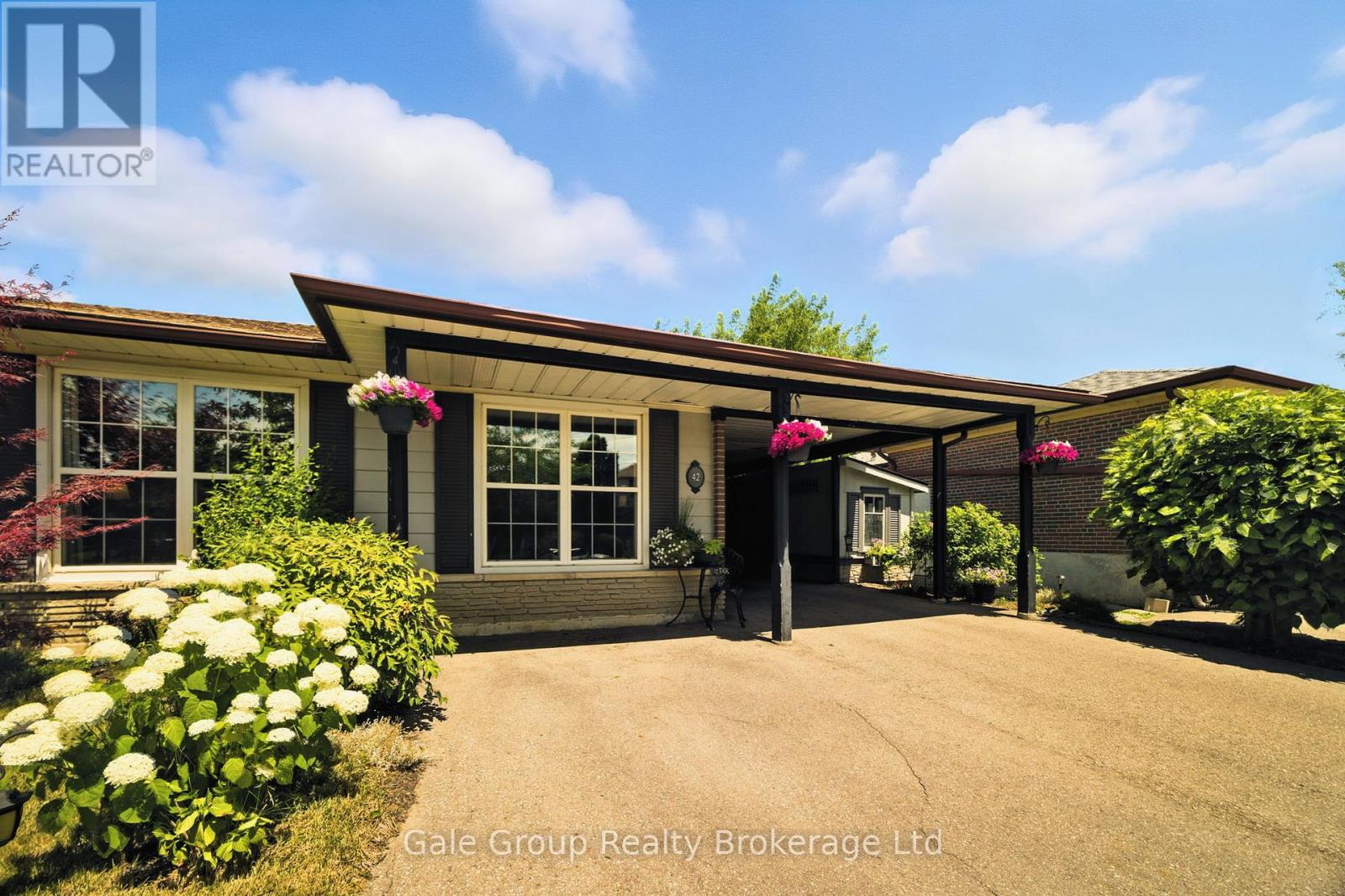 Property at 42 MOULTREY CRESCENT image 1