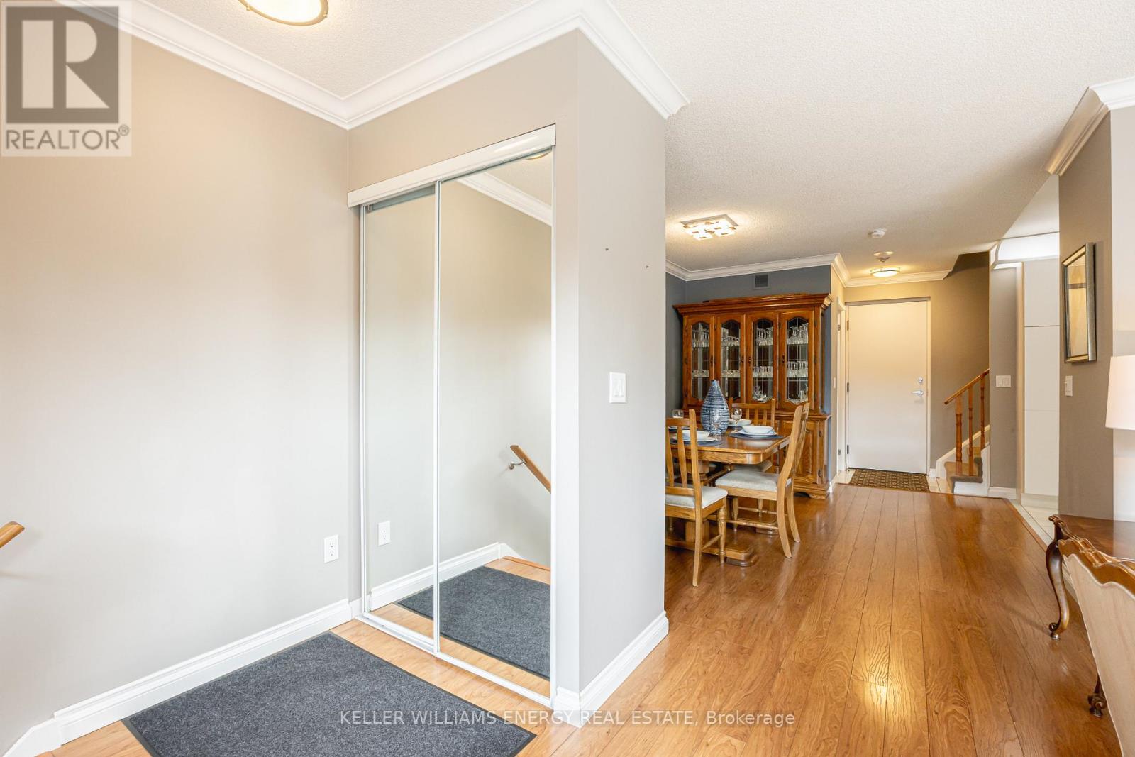 Property at 809 - 1400 THE ESPLANADE N image 5