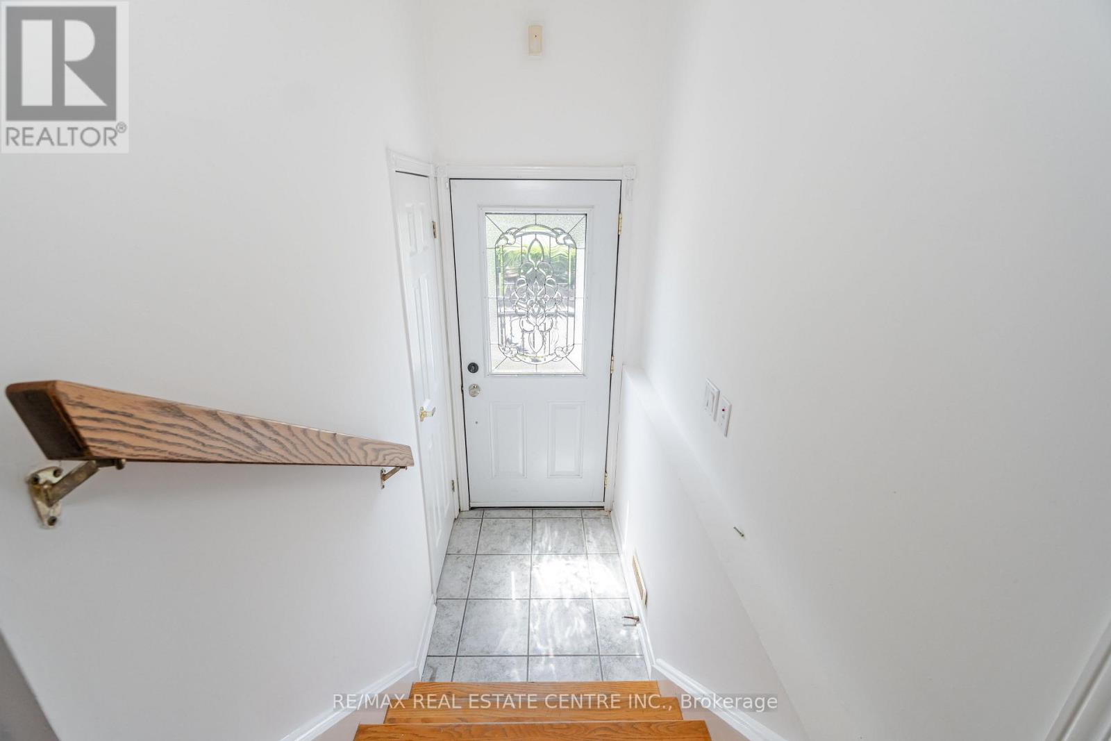 Property at 122 MOREGATE CRESCENT image 5