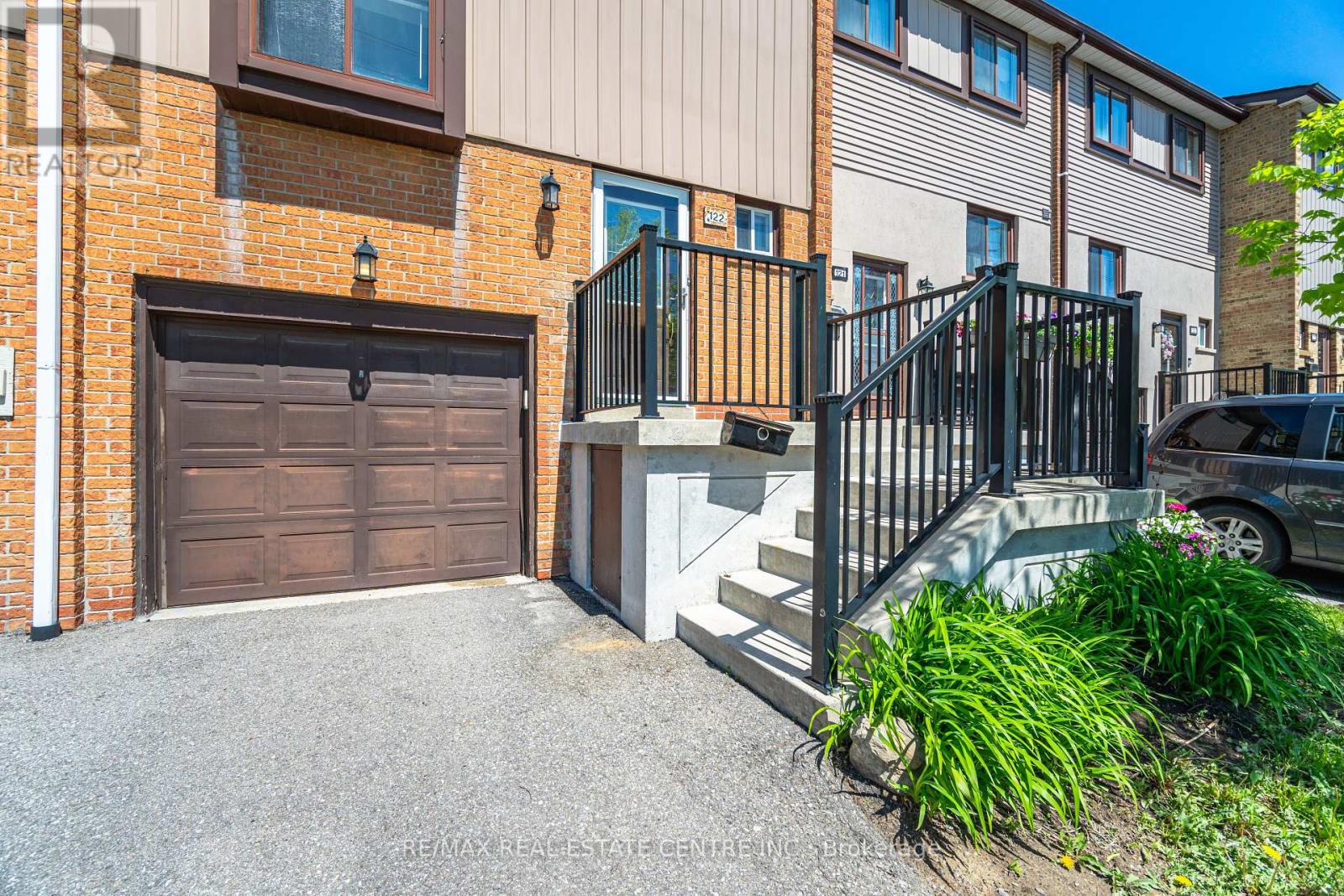 Property at 122 MOREGATE CRESCENT image 3
