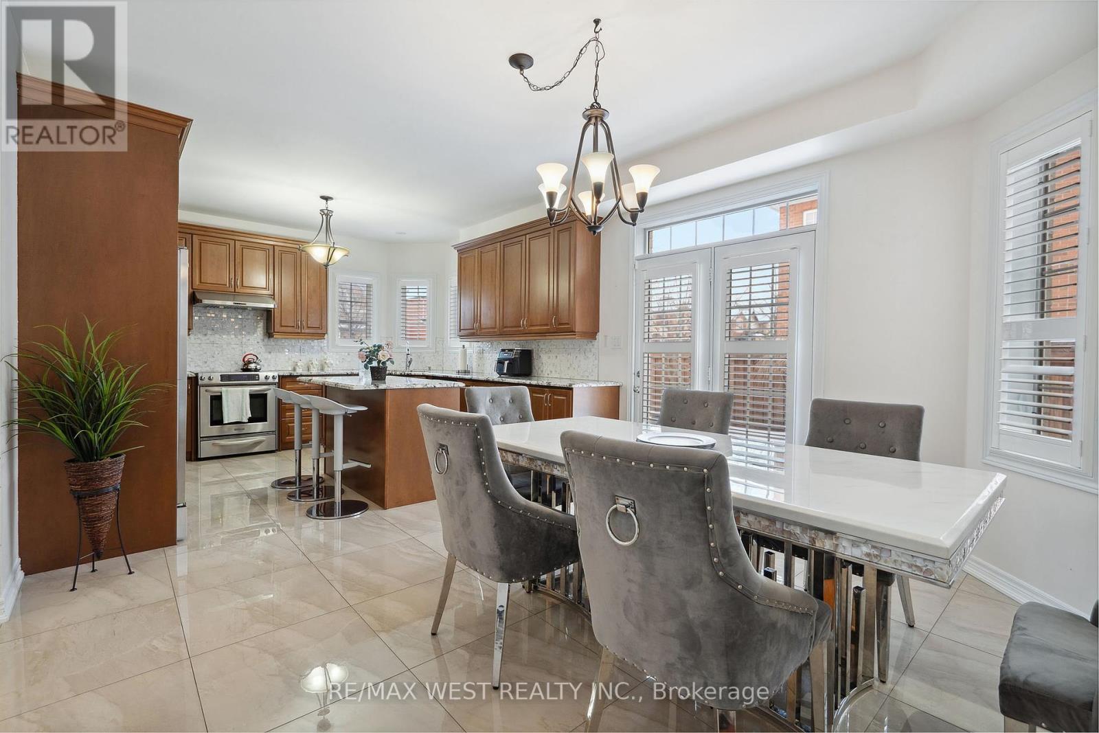 Property at 126 JOSEPHINE ROAD W image 2