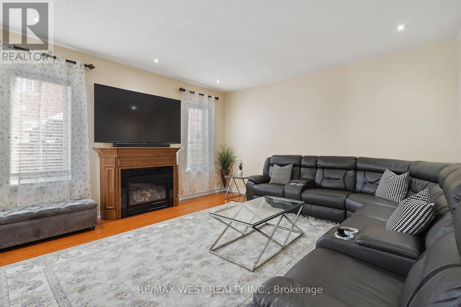 Property at 126 JOSEPHINE ROAD W image 4