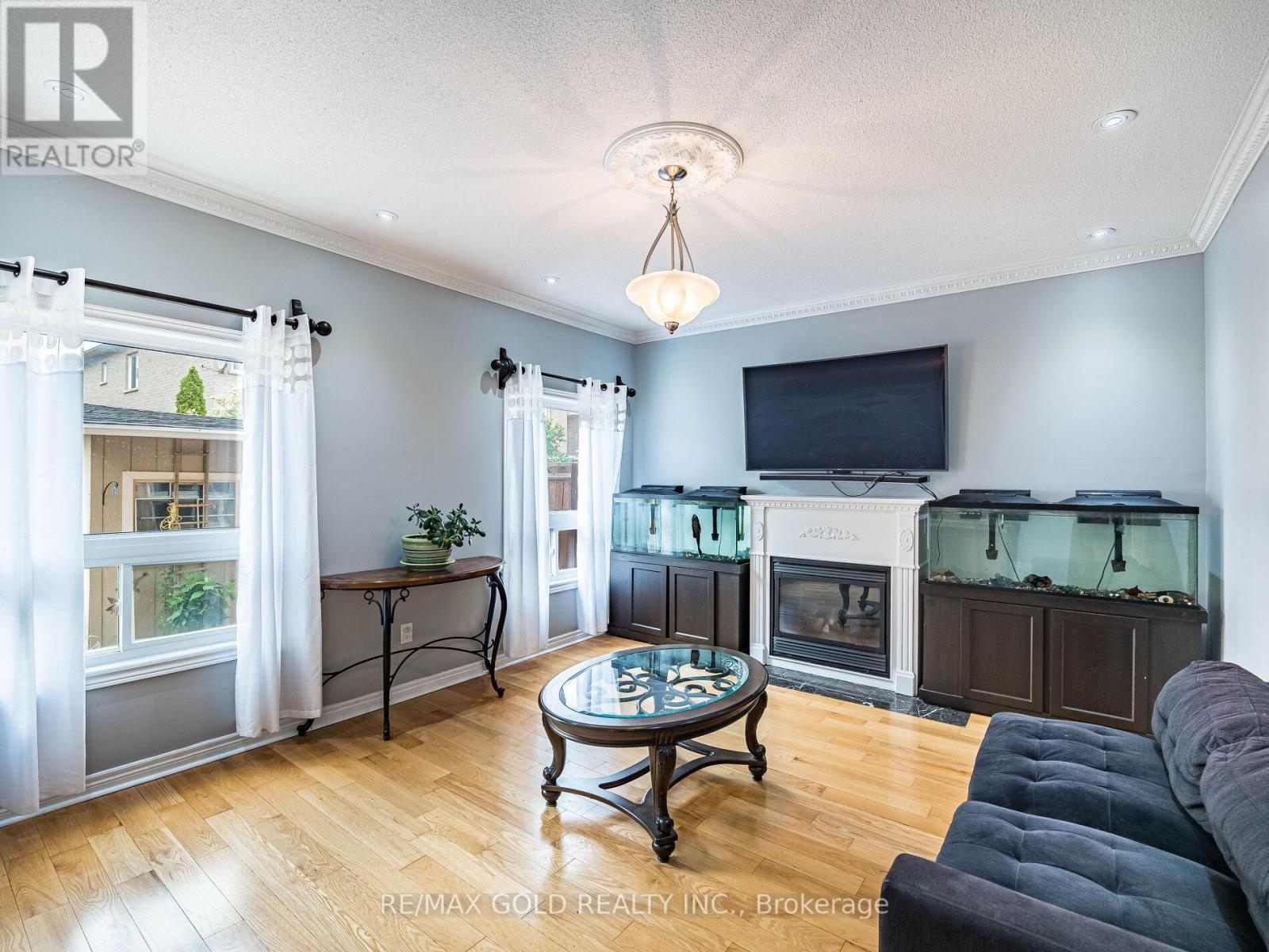 37 Alice Springs Crescent, Brampton, Ontario  L6X 0R7 - Photo 11 - W12295610