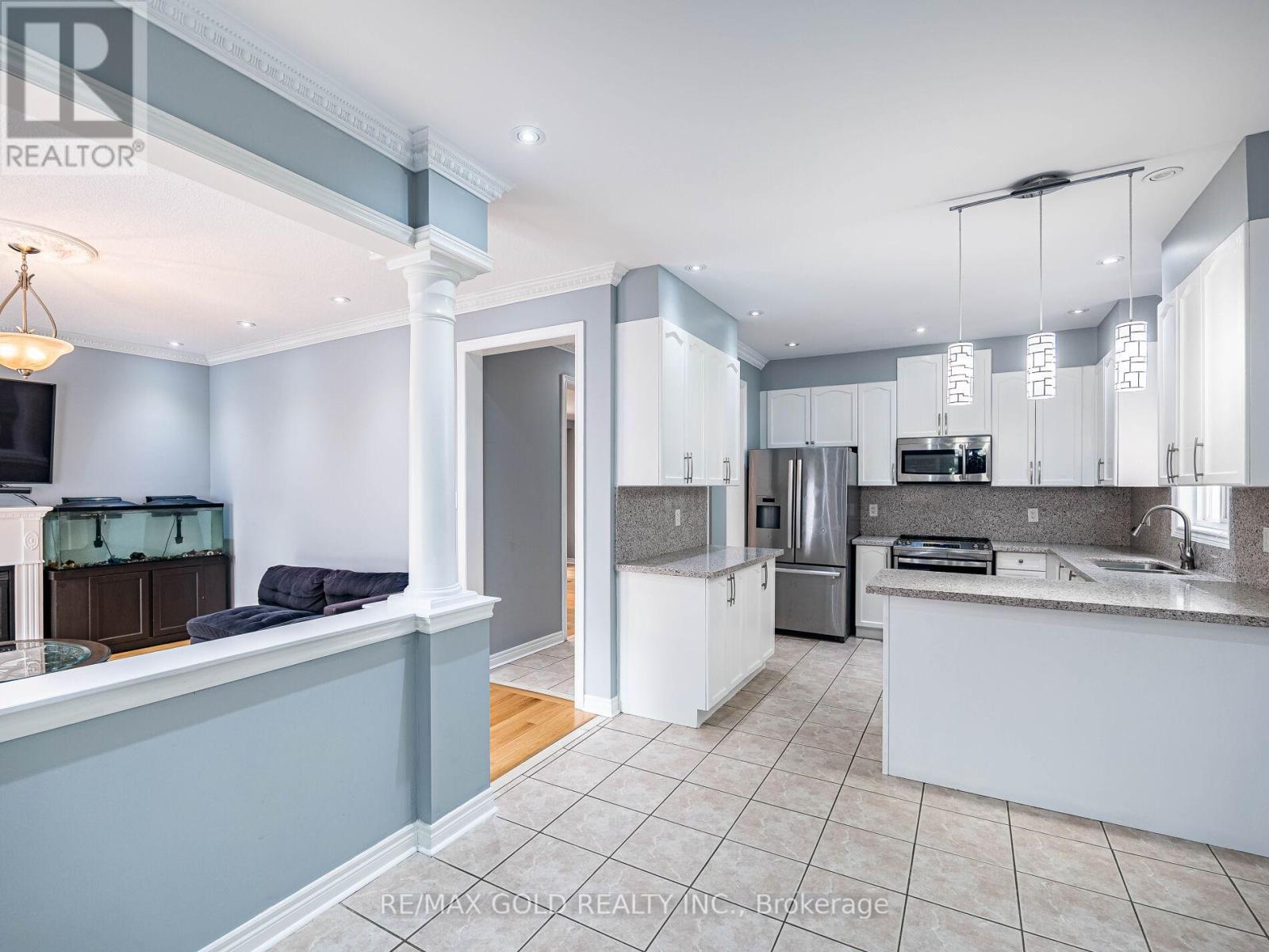 37 Alice Springs Crescent, Brampton, Ontario  L6X 0R7 - Photo 13 - W12295610