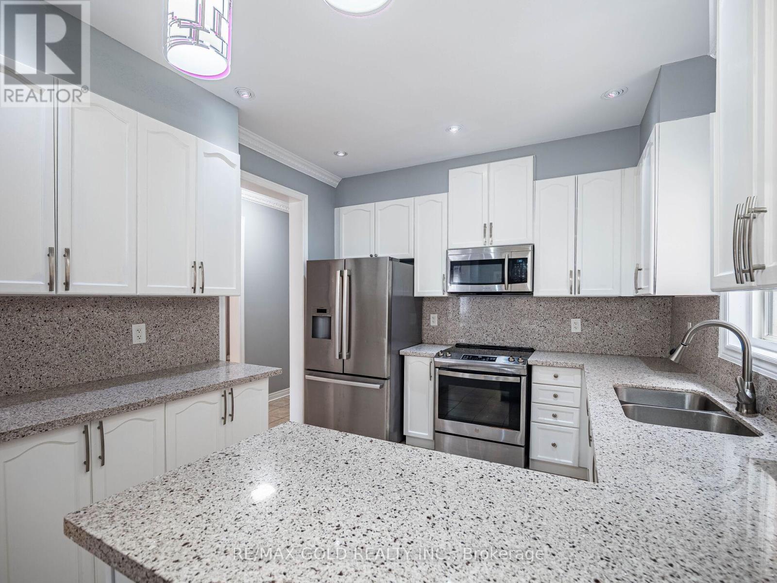 37 Alice Springs Crescent, Brampton, Ontario  L6X 0R7 - Photo 15 - W12295610