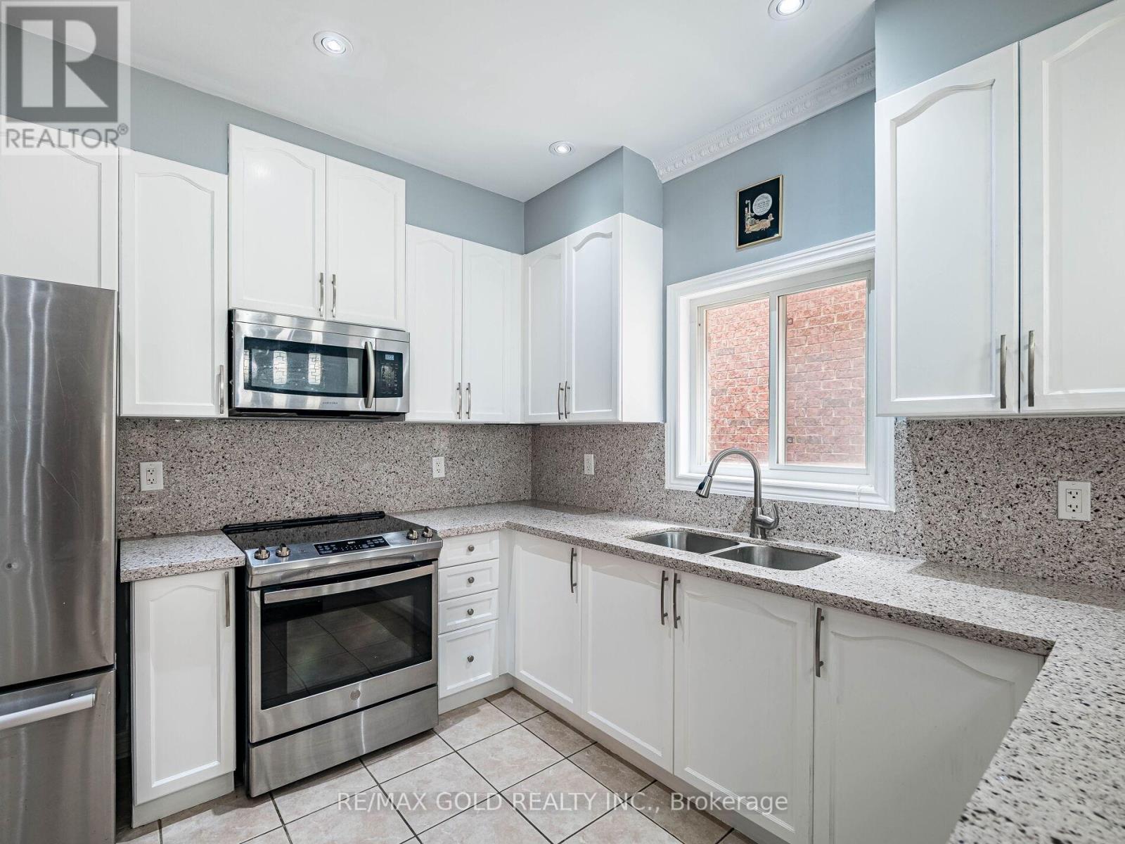 37 Alice Springs Crescent, Brampton, Ontario  L6X 0R7 - Photo 16 - W12295610