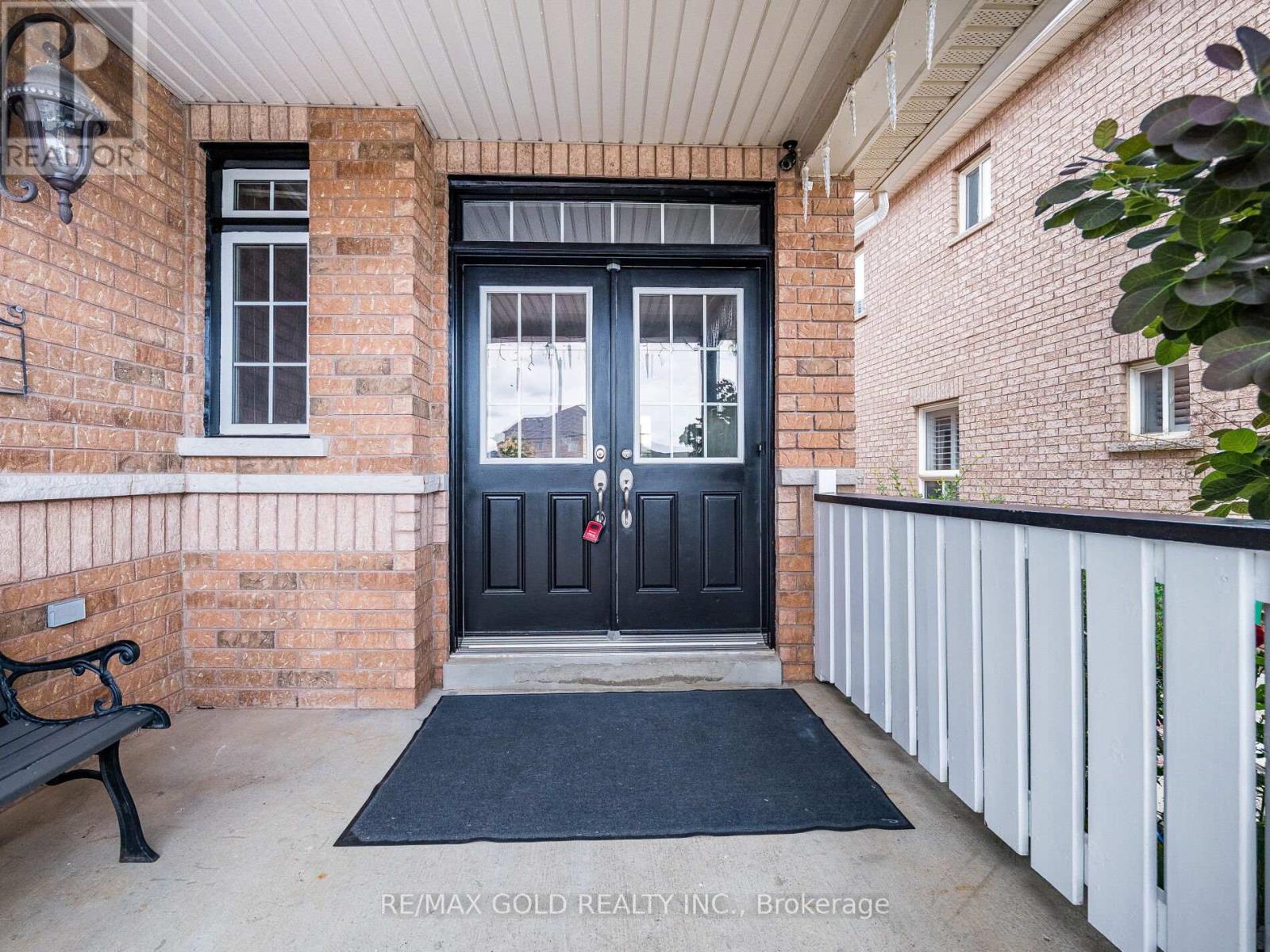 37 Alice Springs Crescent, Brampton, Ontario  L6X 0R7 - Photo 2 - W12295610