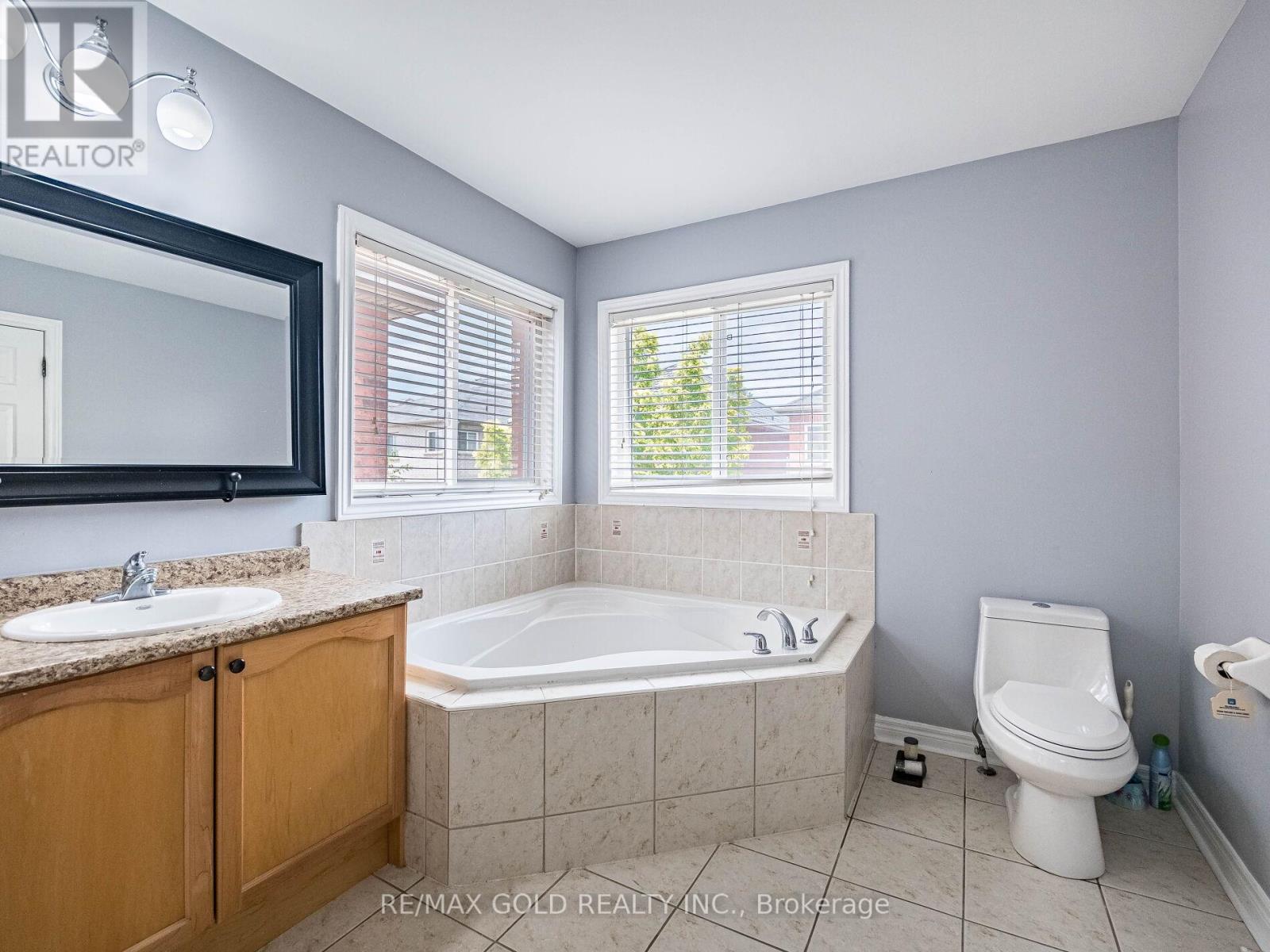 37 Alice Springs Crescent, Brampton, Ontario  L6X 0R7 - Photo 23 - W12295610