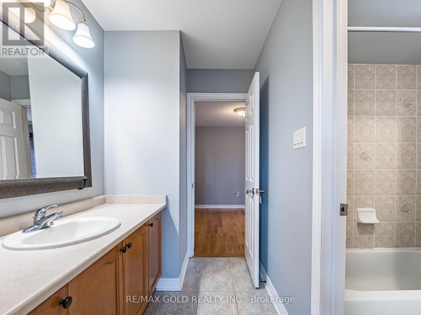 37 Alice Springs Crescent, Brampton, Ontario  L6X 0R7 - Photo 25 - W12295610