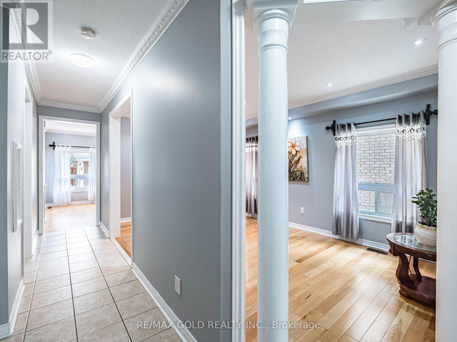 37 Alice Springs Crescent, Brampton, Ontario  L6X 0R7 - Photo 5 - W12295610