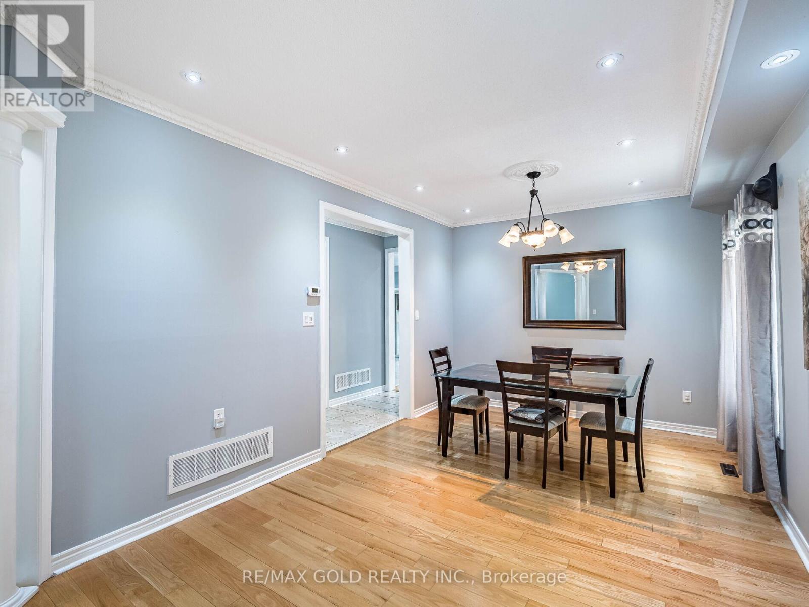 37 Alice Springs Crescent, Brampton, Ontario  L6X 0R7 - Photo 7 - W12295610