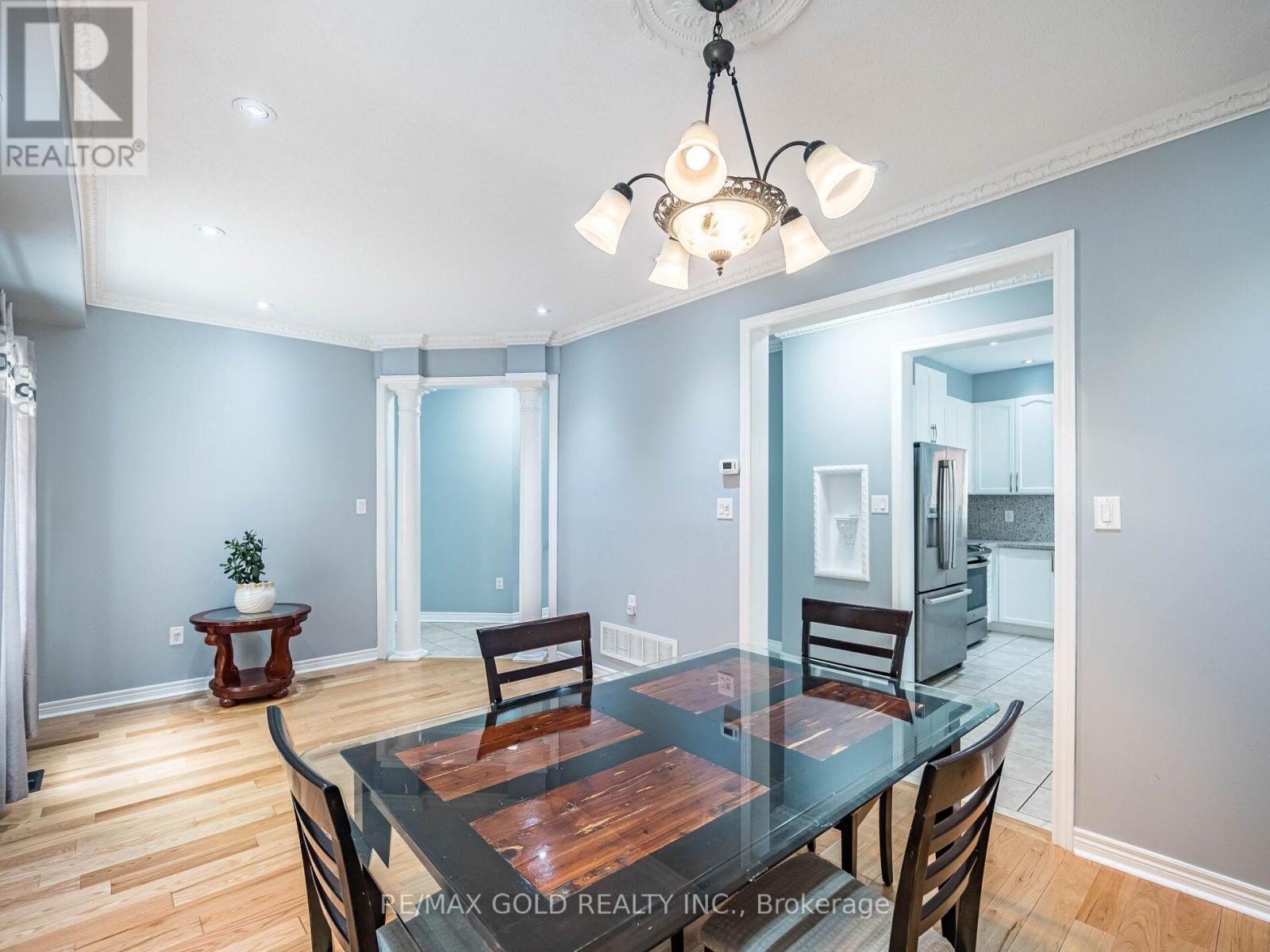 37 Alice Springs Crescent, Brampton, Ontario  L6X 0R7 - Photo 8 - W12295610