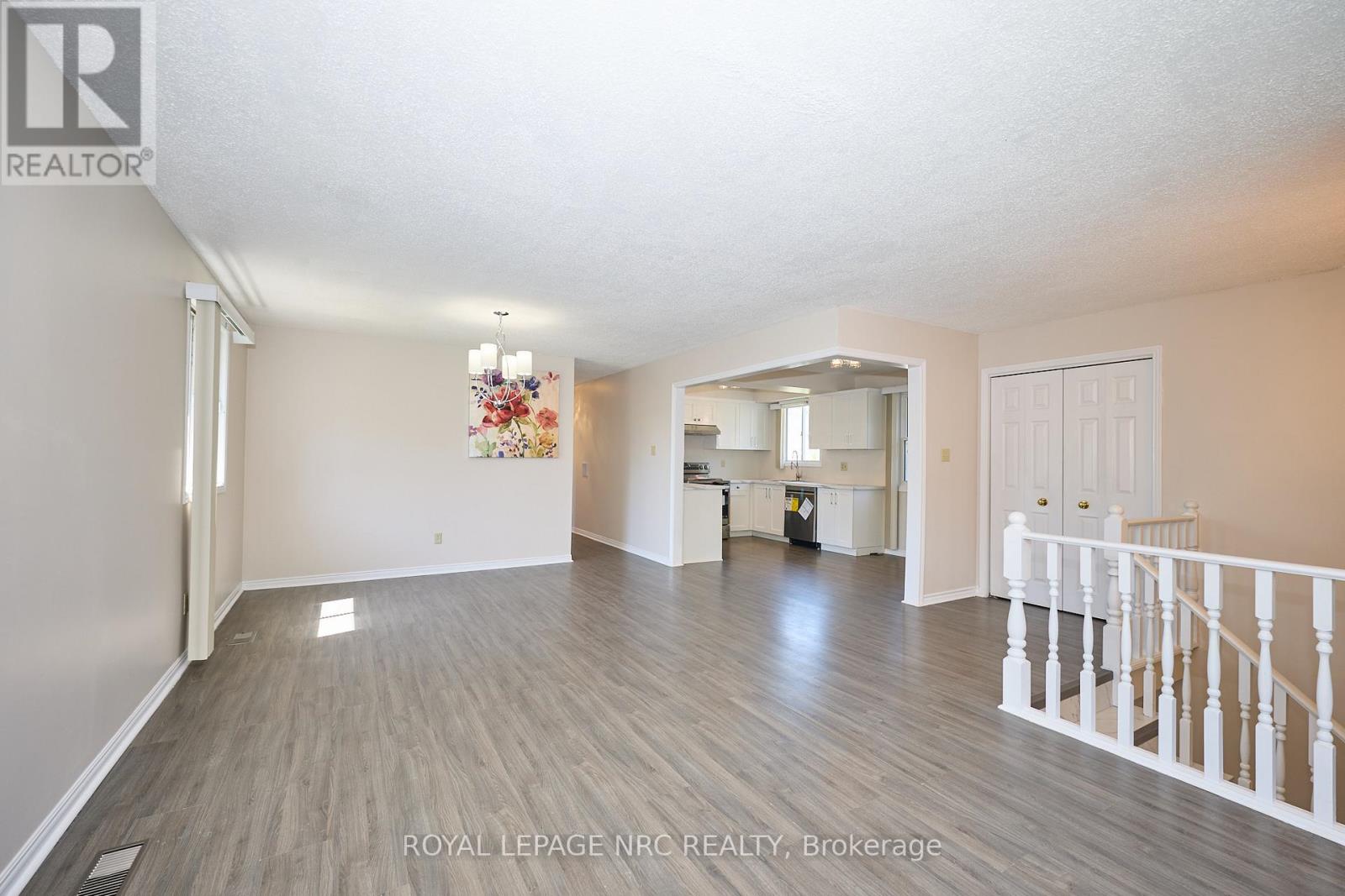 6090 Crimson Drive, Niagara Falls, Ontario  L2G 7S5 - Photo 11 - X12295646
