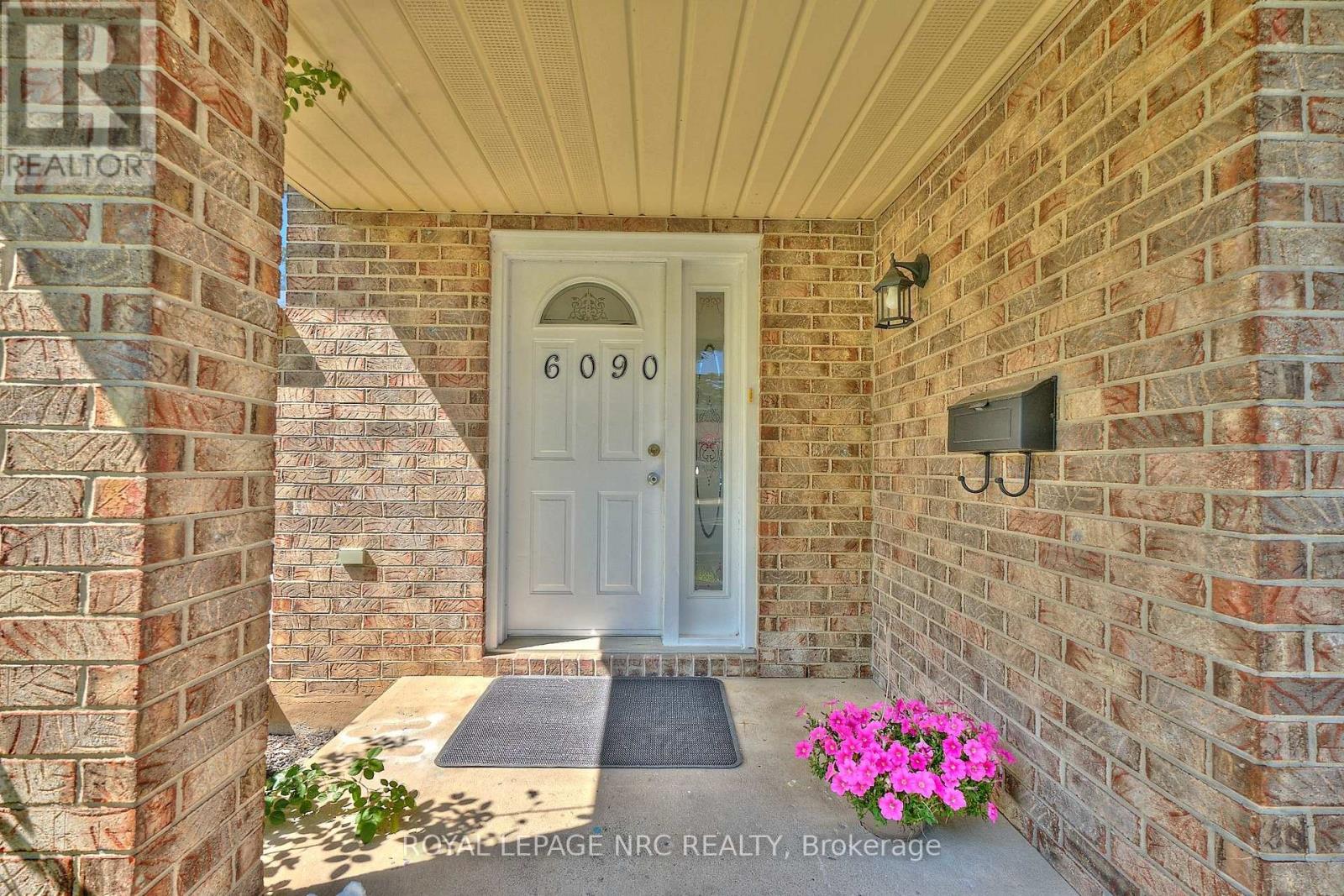 6090 Crimson Drive, Niagara Falls, Ontario  L2G 7S5 - Photo 6 - X12295646