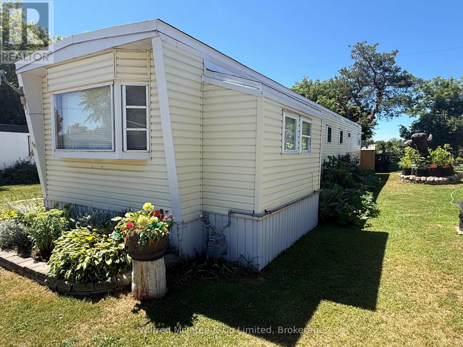19 Bluejay Crescent, Brockton, Ontario  N0G 2V0 - Photo 3 - X12295664