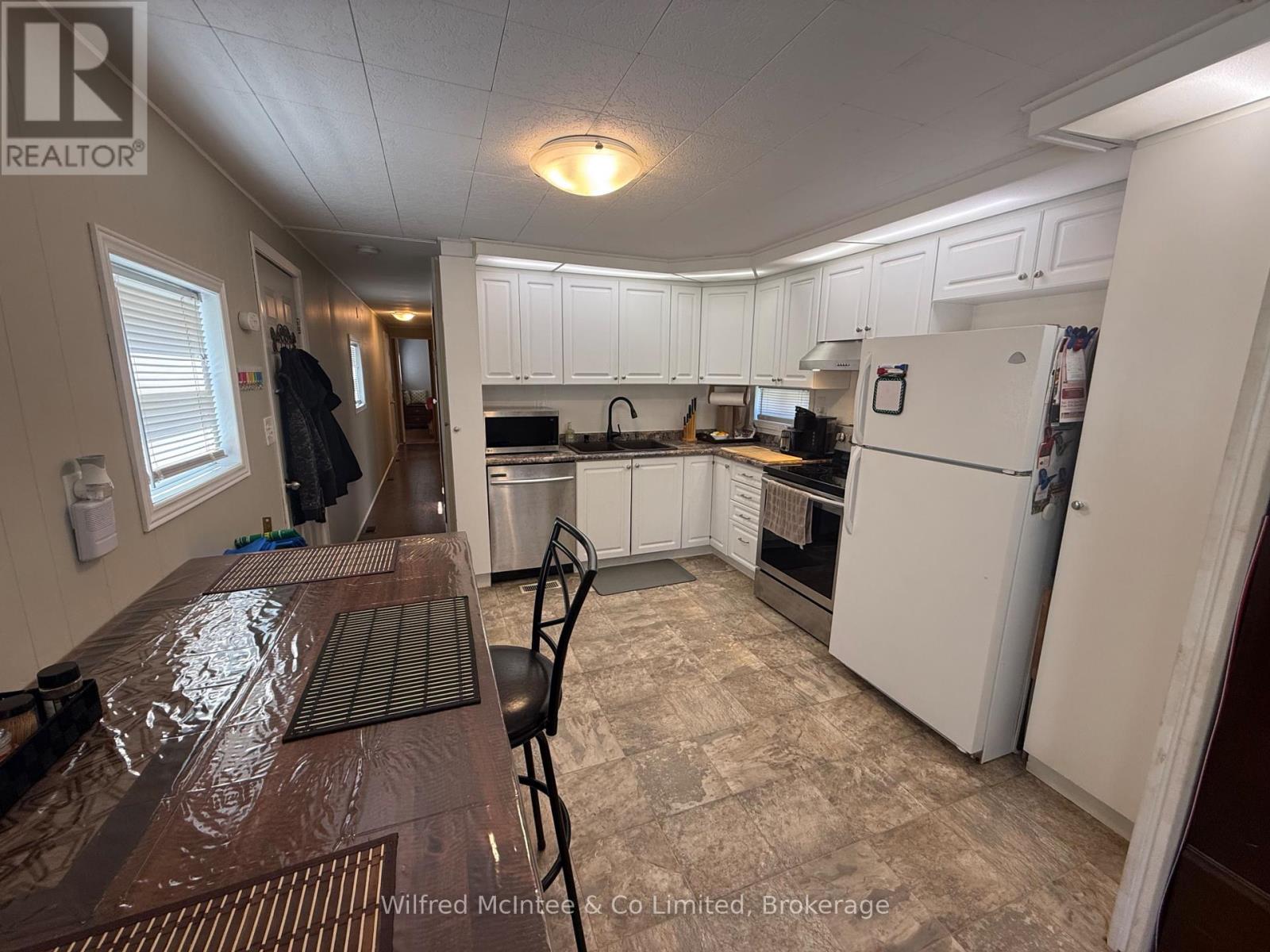 19 Bluejay Crescent, Brockton, Ontario  N0G 2V0 - Photo 9 - X12295664