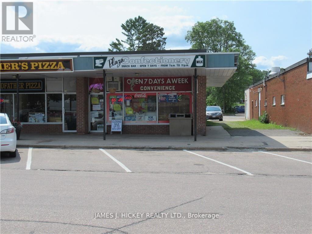 35 CHAMPLAIN STREET, Deep River, Ontario