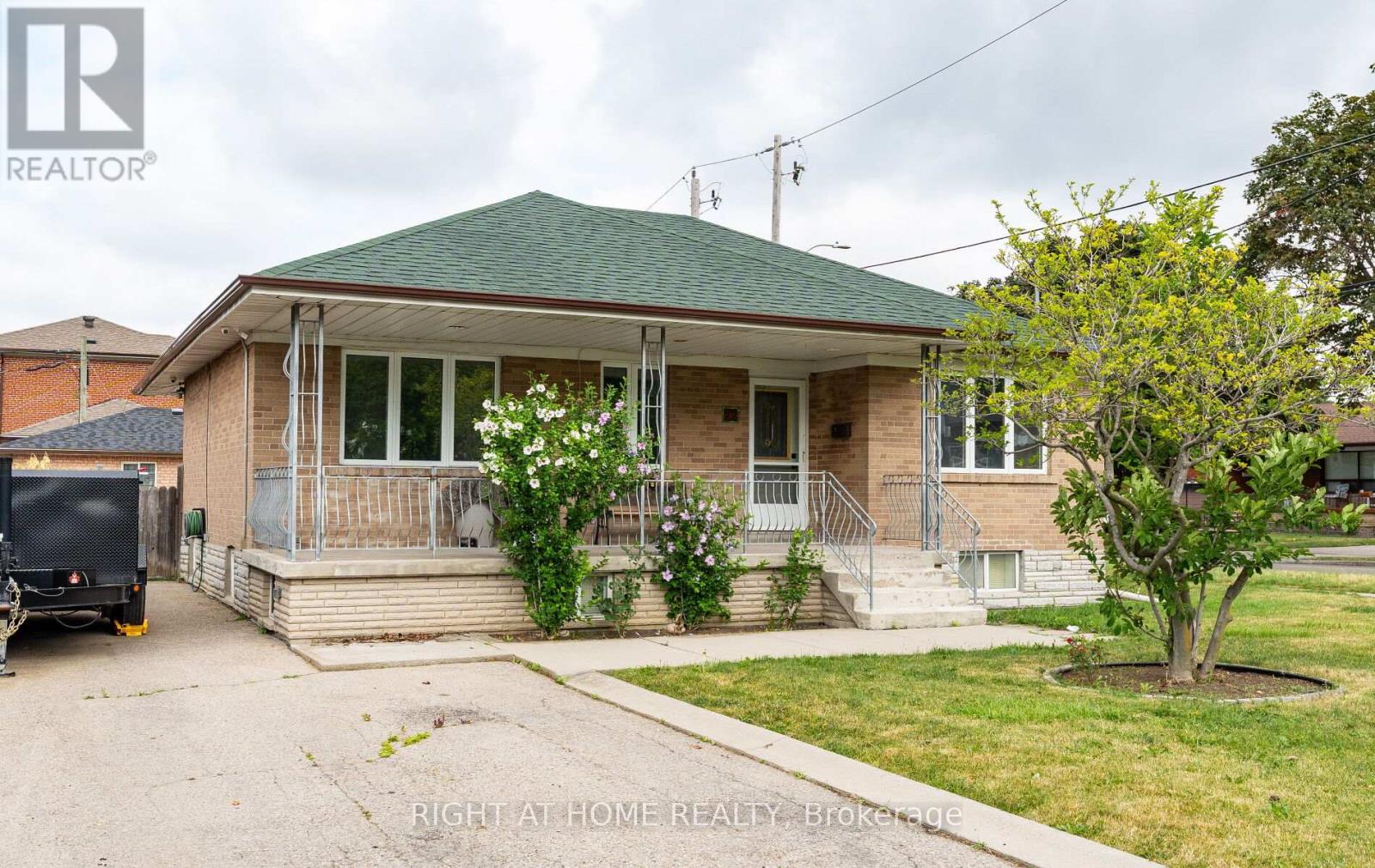 22 PLEASANT HOME BOULEVARD, Toronto, Ontario
