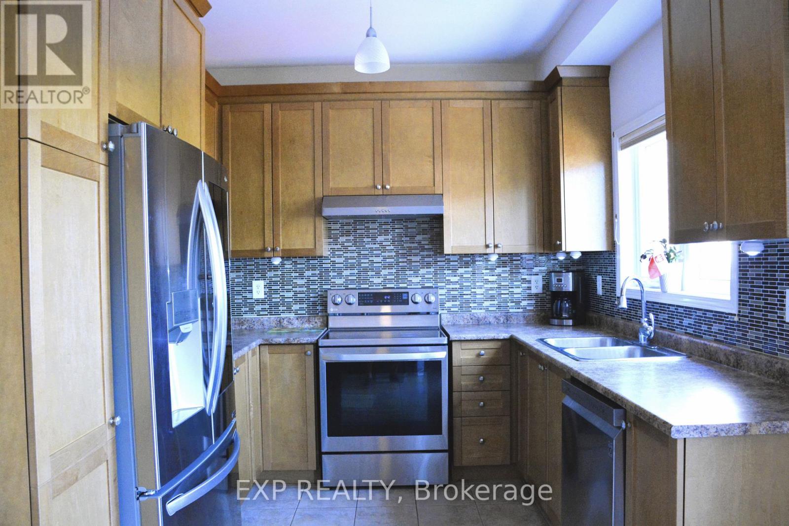 116 Goldham Way, Halton Hills, Ontario  L7G 0C8 - Photo 8 - W12295445