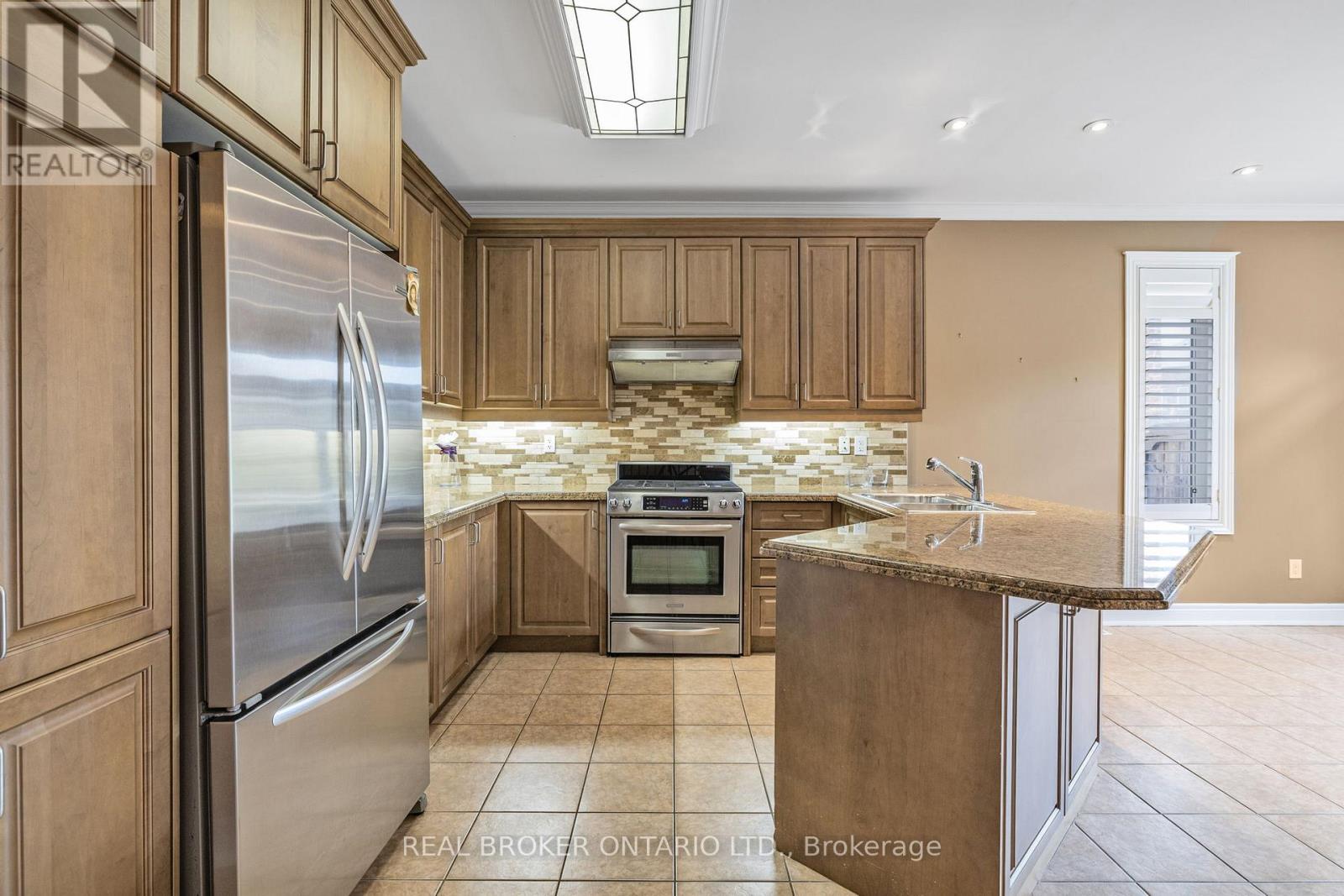 28 Hampton Springs Drive, Brampton, Ontario  L6P 2W4 - Photo 14 - W12295684