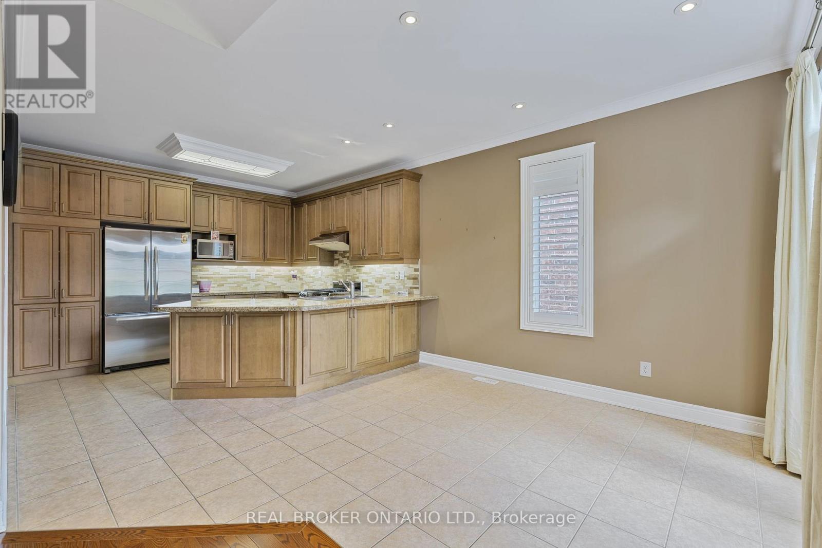 28 Hampton Springs Drive, Brampton, Ontario  L6P 2W4 - Photo 15 - W12295684