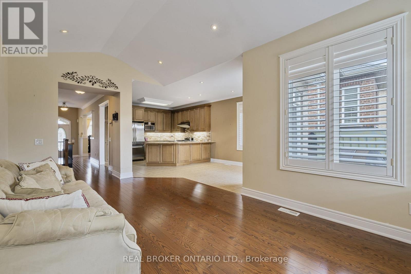 28 Hampton Springs Drive, Brampton, Ontario  L6P 2W4 - Photo 19 - W12295684