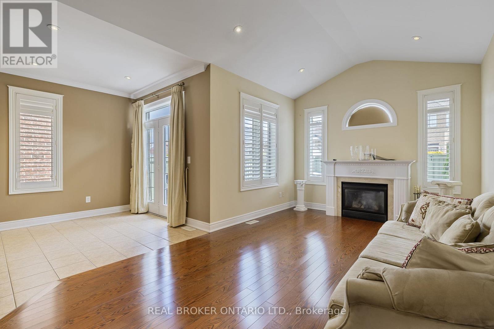 28 Hampton Springs Drive, Brampton, Ontario  L6P 2W4 - Photo 20 - W12295684