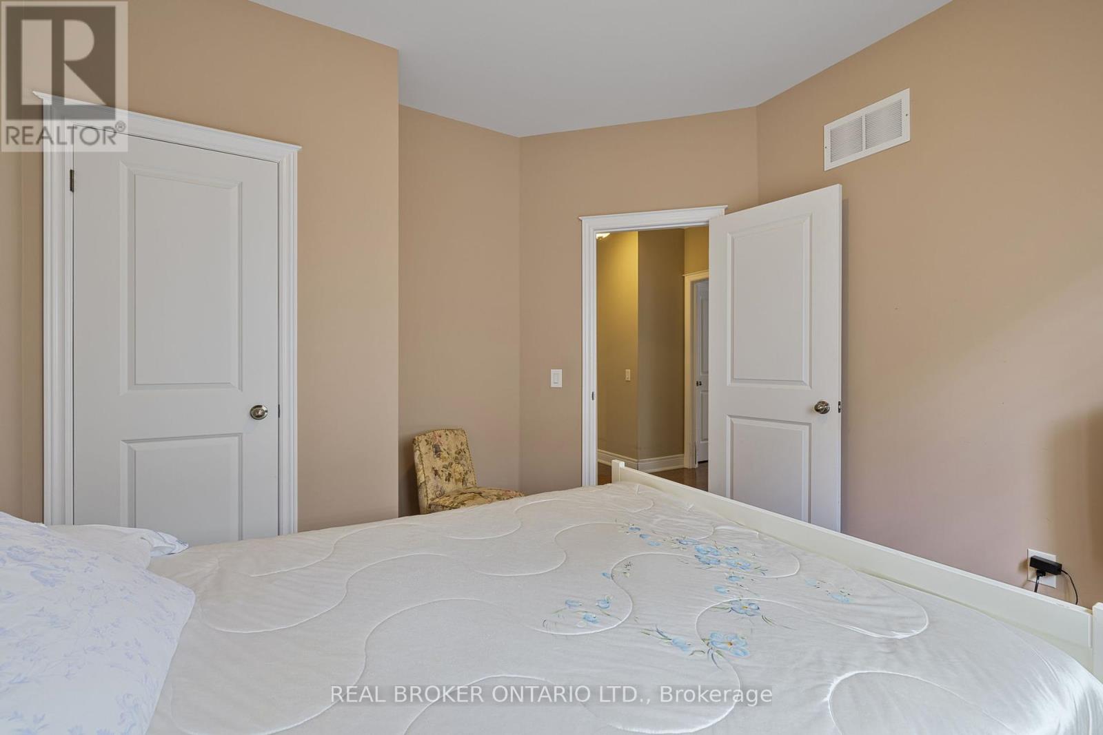 28 Hampton Springs Drive, Brampton, Ontario  L6P 2W4 - Photo 25 - W12295684