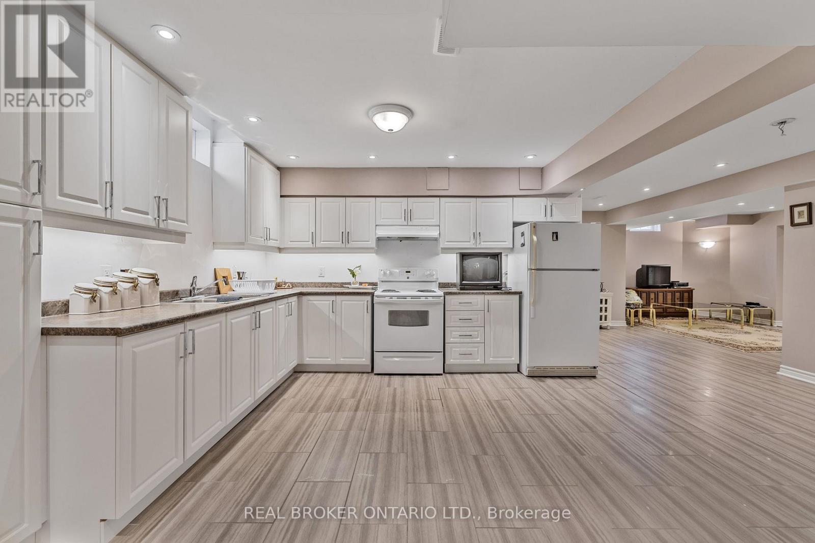 28 Hampton Springs Drive, Brampton, Ontario  L6P 2W4 - Photo 44 - W12295684