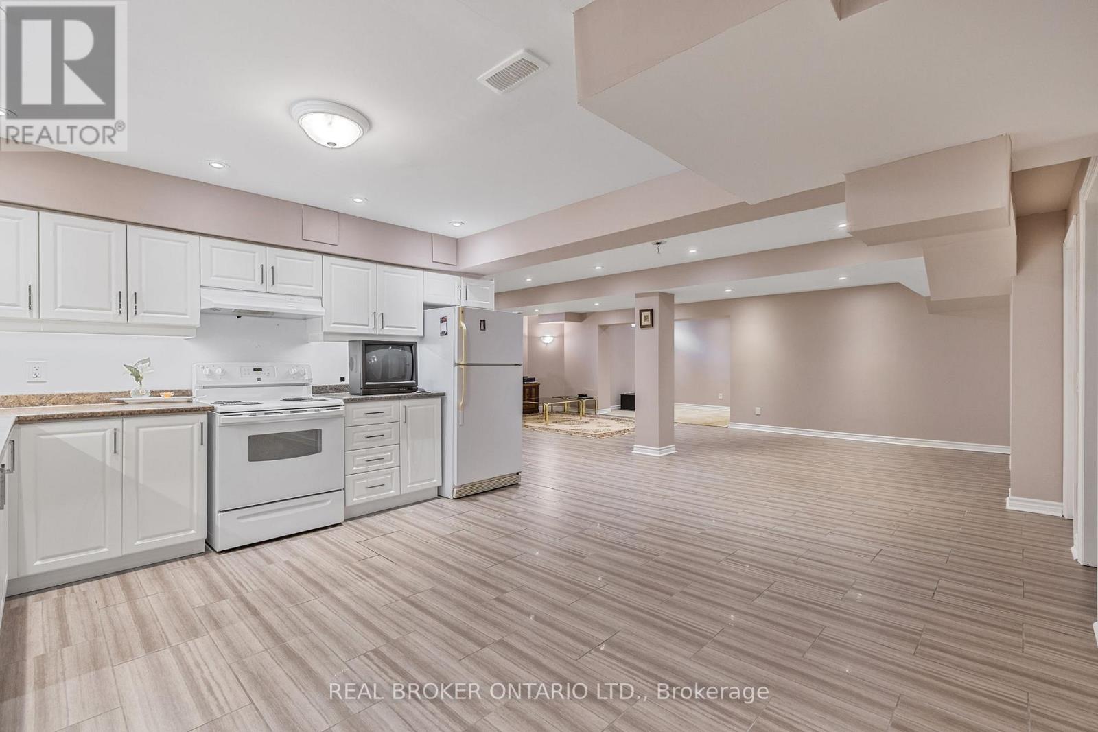 28 Hampton Springs Drive, Brampton, Ontario  L6P 2W4 - Photo 45 - W12295684