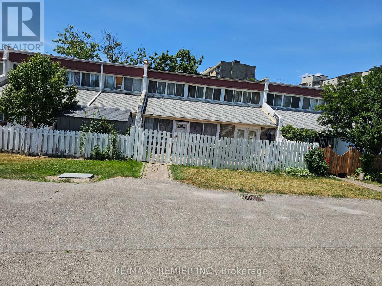 Unit 15 - 2901 Jane Street, Toronto, Ontario  M3N 2J8 - Photo 8 - W12291930